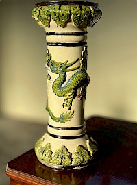 Oriental pedestal