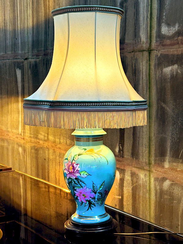 Porcelain lamp with pagode shade