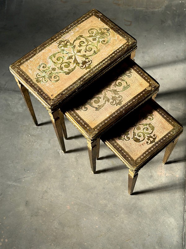 Florentine nesting tables