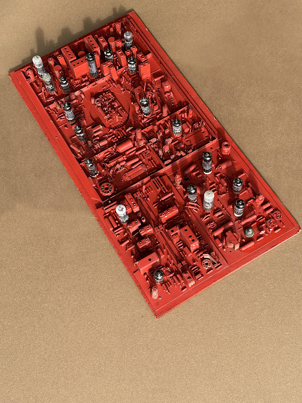 Électronique Rouge in the style of Annmarie Leon